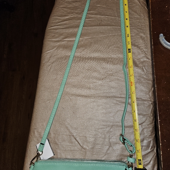 New mint green vegan leather crossbody purse with 3 outer & inner pockets - Picture 7 of 8